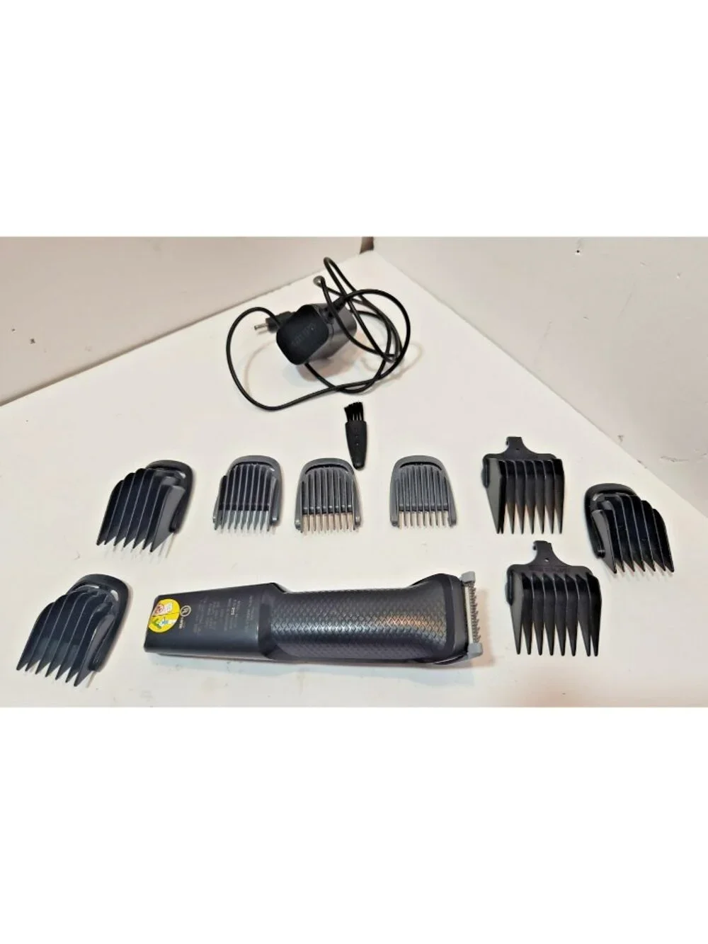 Philips Norelco Multigroom MG3750 Trimmer Black w/Charger and Combs
